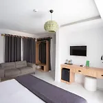West House Exclusive 교젝