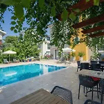 West House Exclusive Hotel *