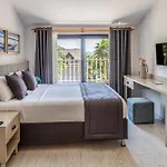 West House Exclusive Hotel *