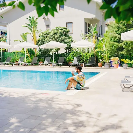 West House Exclusive Hotel *