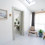West House Exclusive גוג'ק