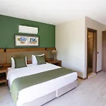 West House Exclusive גוג'ק
