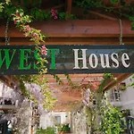 West House Exclusive * גוג'ק