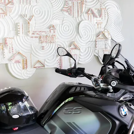 West House Exclusive فندق