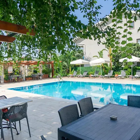 Отель West House Exclusive *