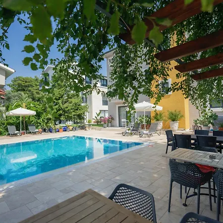 West House Exclusive فندق *