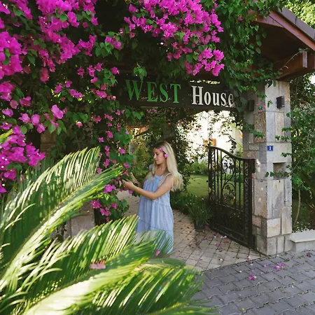 Отель West House Exclusive